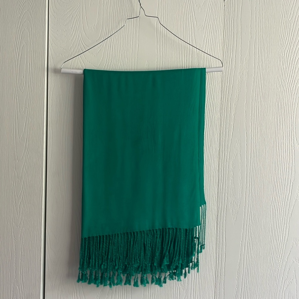Emerald green tasseled pashmina scarf